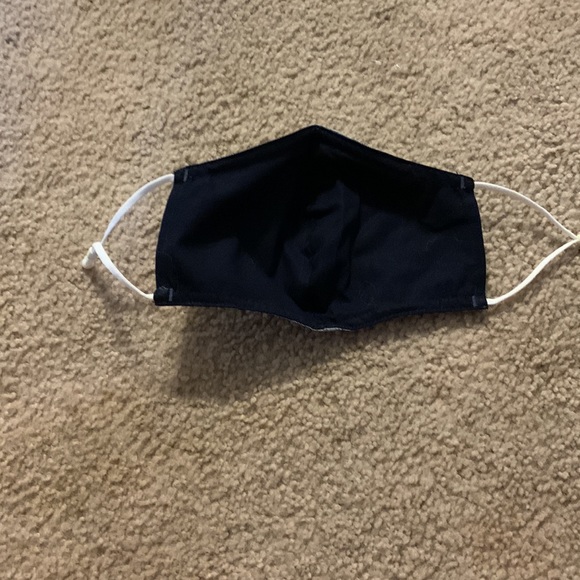 4 Reusable adult face Masks With adjustable straps - Picture 5 of 5